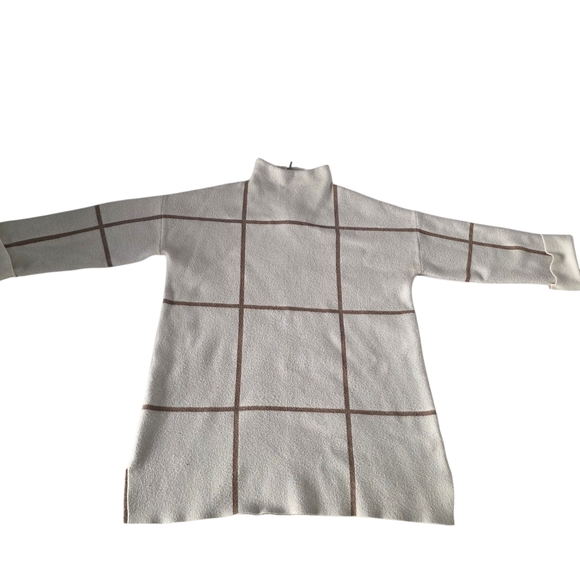 Christian Siriano Cream and Beige Mock Neck Sweater Size Small. - Picture 4 of 8